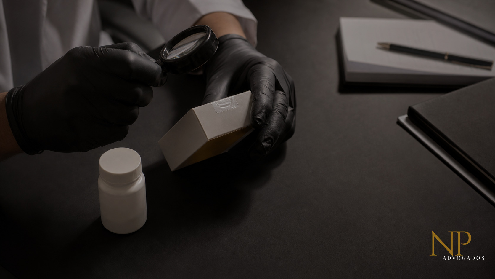 É preciso saber que o medicamento era falsificado para responder pelo art. 273?